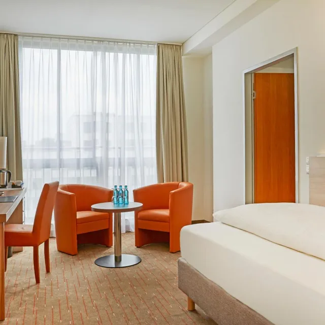 جناح جونيور، H+ Hotel Berlin Mitte 5/9