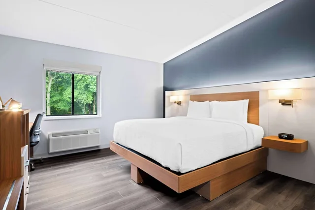 غرفة قياسية بسرير كينج، Best Western Niantic - New London/Mystic Area 1/3