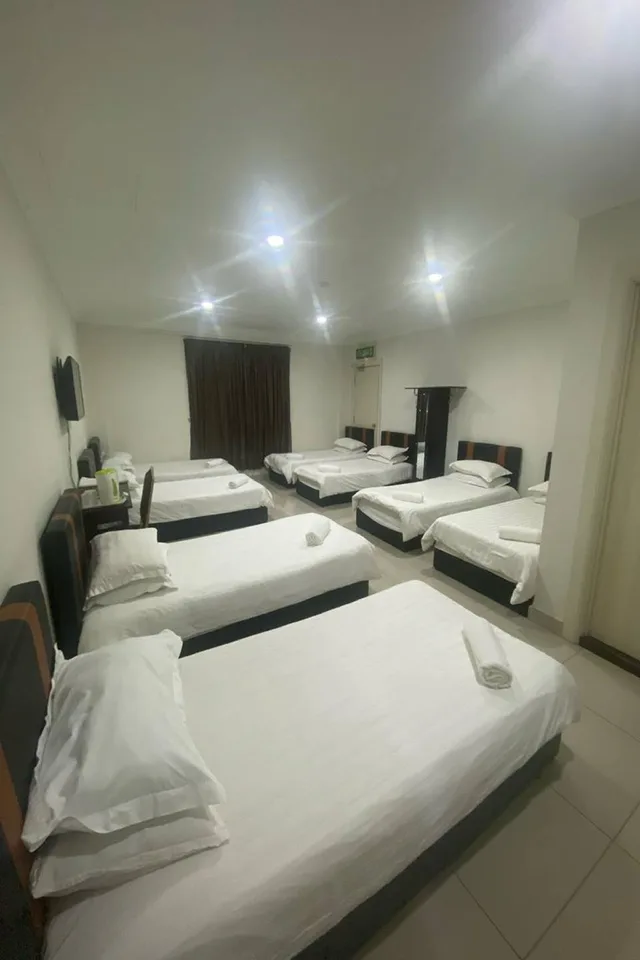 غرفة عائلية بسرير كينج وأسرّة بطابقين، Hotel Mutiara KGMMB by ZUZU 1/2