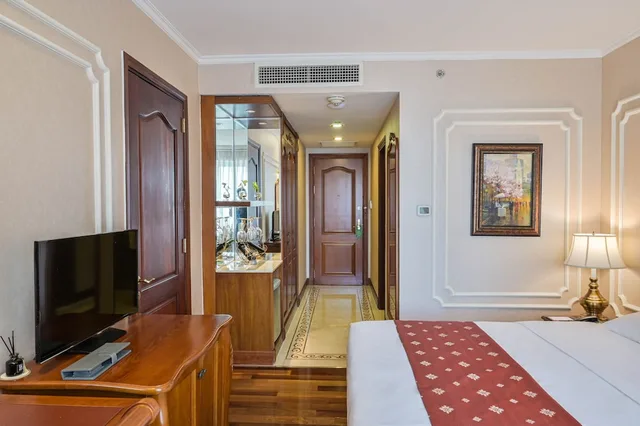 جناح ملكي بسريرين كينج، Hotel Grand Saigon 7/10