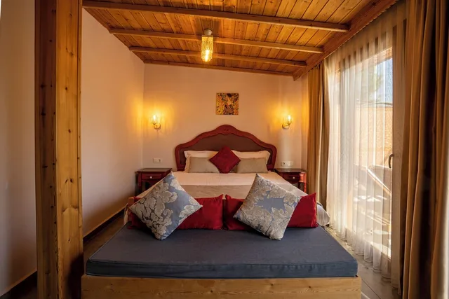 Lanai, Comfort, King Bed, River View, Villa Marine Apart Hotel 3/4