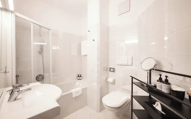 جناح عائلي بسرير كوين وسريرين منفصلين بشرفة، Hotel Löwenhof 1/1