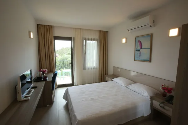 غرفة بسريرين منفصلين بإطلالة على البحر، Aria Doria Otel 4/10