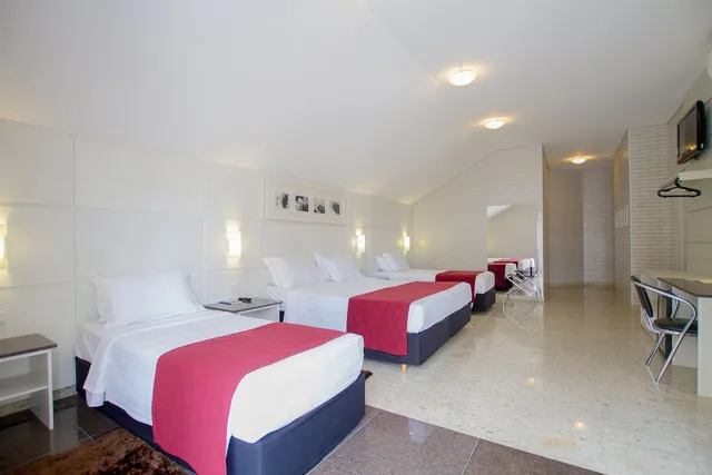 غرفة قياسية رباعية بسرير كوين وسريرين منفصلين، Hotel Confiance Prime Batel 3/3