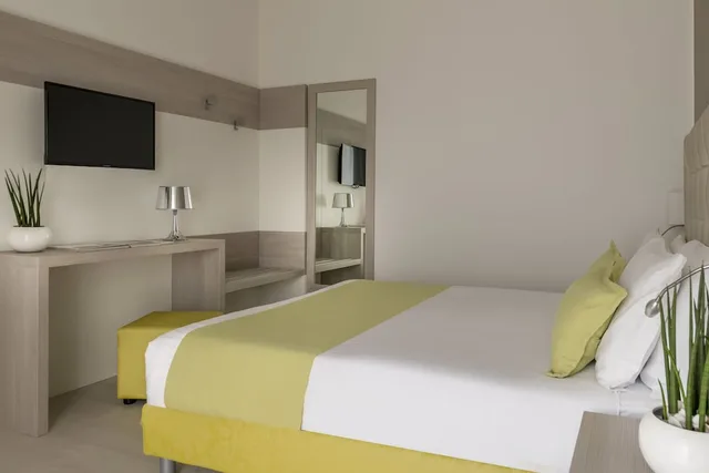 غرفة سوبيريور بسرير كوين بإطلالة على البحر، Hotel Delle Rose 3/7