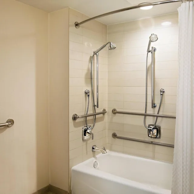 غرفة تقليدية بسرير كينج، The Westin Waltham Boston 5/8