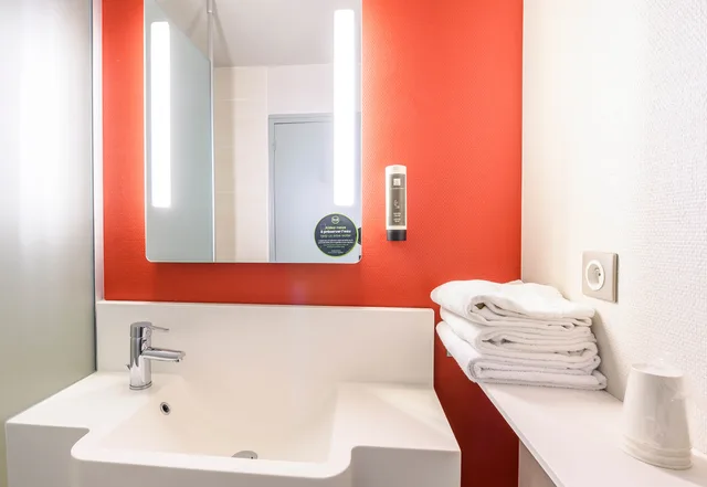 Standard, Twin Beds, B&B Hotel Orange 2/3