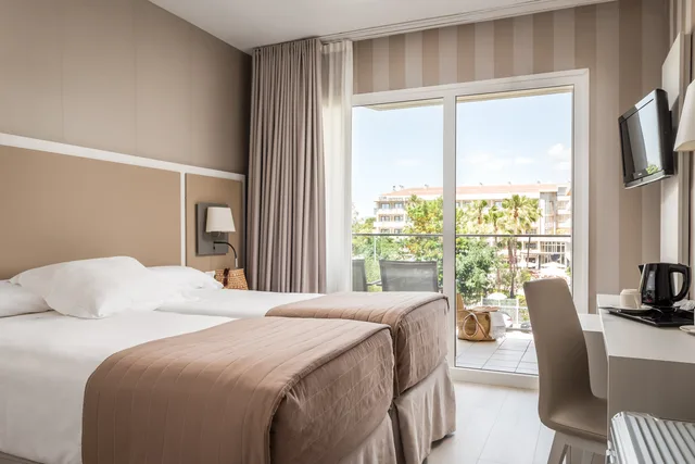 Standard Double Room 2 Adults + 1 Child، Estival Centurion Playa 1/3