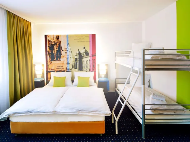 غرفة كومفورت بسريرين منفصلين وسرير مزدوج وسريرين منفصلين، ibis Styles Leipzig 5/10