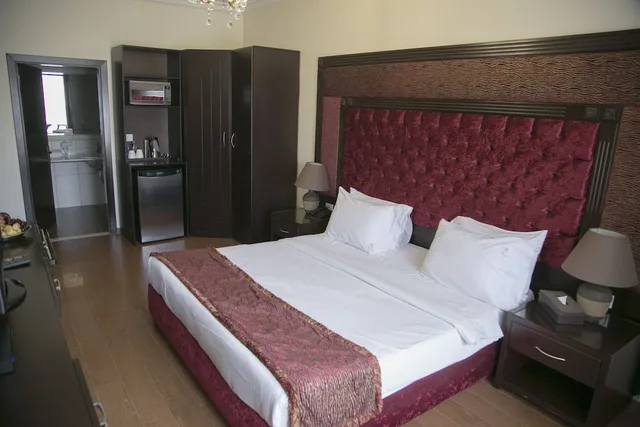 Standard King Room:، QUEENS SUITE HOTEL 2/4