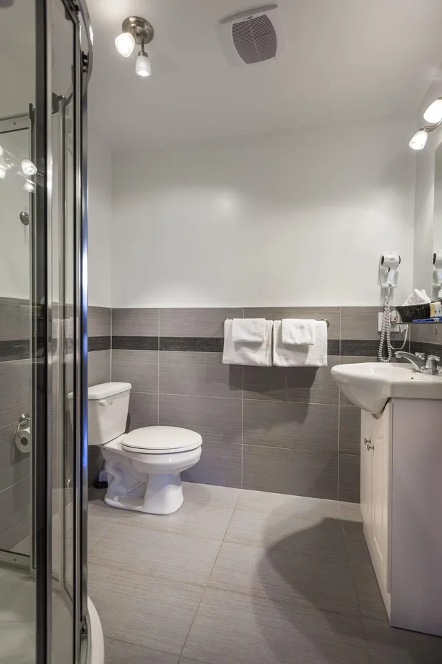 غرفة قياسية بسرير مزدوج، Hotel Quartier des Spectacles 4/5