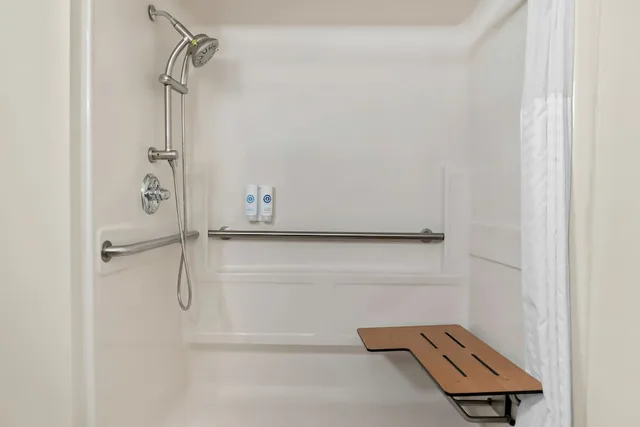 غرفة بسريرين كوين لذوي الإعاقة، Comfort Inn & Suites Taylor - Detroit 8/9