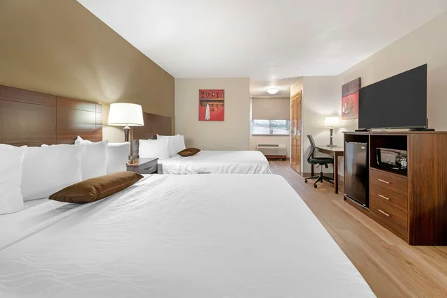 Room, 2 Double Beds, Best Western Green Bay Inn Conference Center 1/3