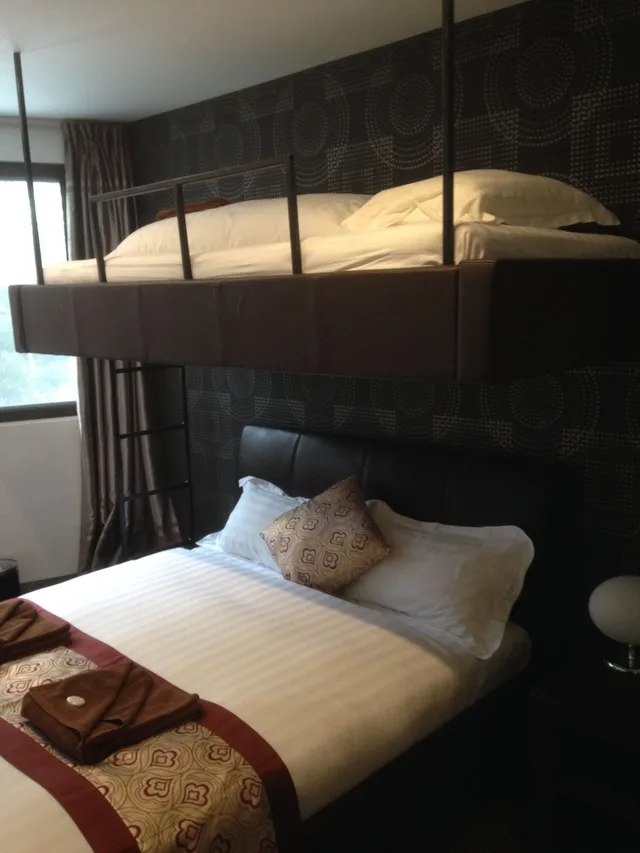 غرفة قياسية ثلاثية بسرير كوين وسرير فردي، DUCK INN MT BULLER 4/5