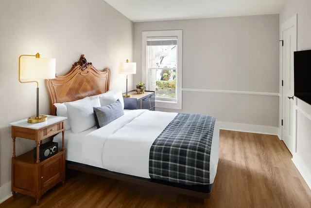 غرفة بسرير كوين لذوي الإعاقة، Gosby House Inn A Four Sisters Inn 1/3