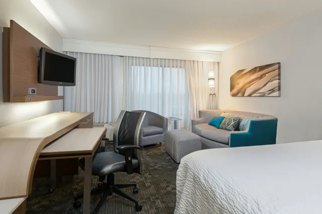 غرفة بسرير كينج، Courtyard Dallas Mesquite 1/3