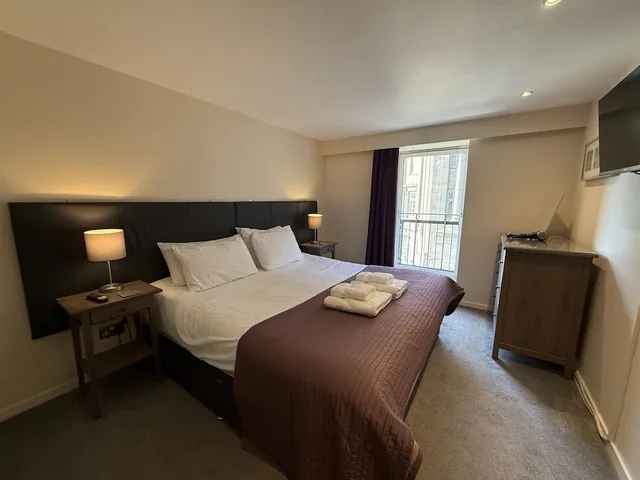 شقة بسريرين كينج، Tolbooth Apartments 4/10