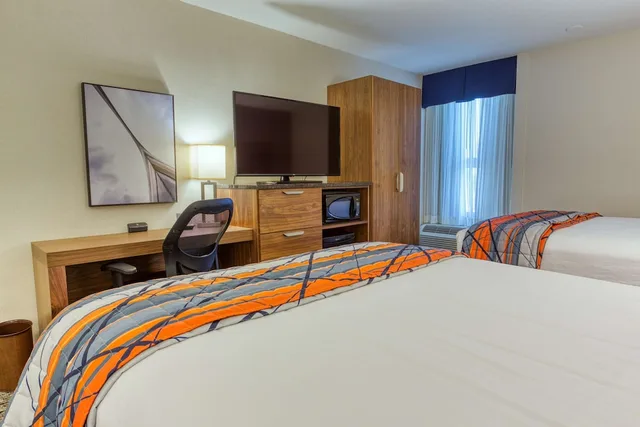 غرفة ديلوكس بسريرين كوين بحوض استحمام في طابق مرتفع لذوي الإعاقة، Drury Inn and Suites St Louis Collinsville 2/4
