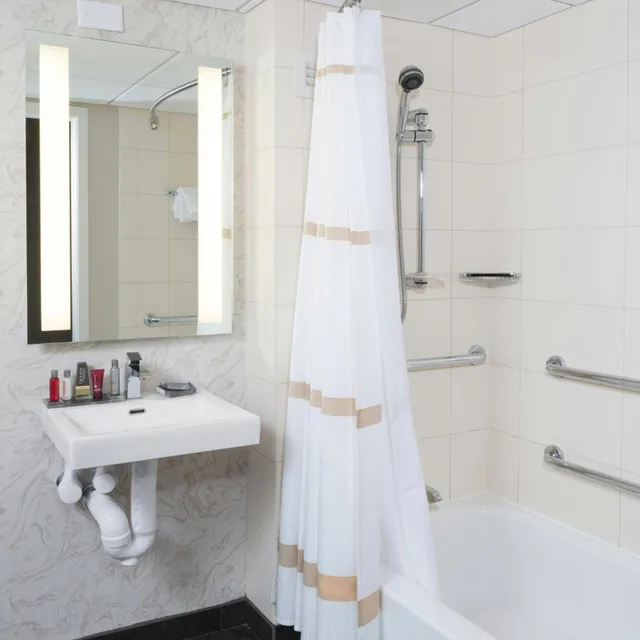 غرفة كبيرة بسرير كينج، Durham Marriott City Center 7/8