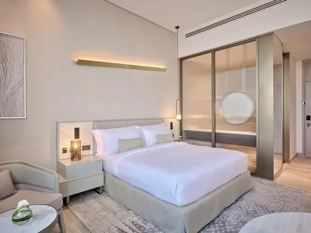 غرفة ديلوكس بسرير كينج، Arabella Beach Hotel Kuwait, Vignette Collection 1/5