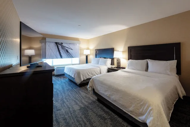غرفة قياسية بسريرين كوين لذوي الإعاقة، Holiday Inn Express Suites Riverport 2/5