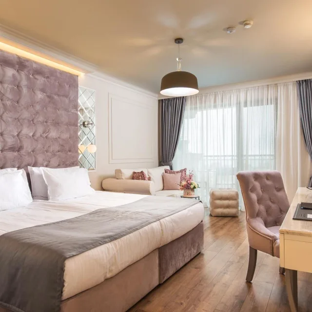 Deluxe, King Bed, Lateral Side Sea View, Balcony، Casa di Fiore SPA and Medical Hotel 3/8