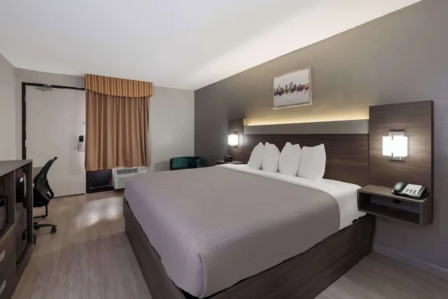 غرفة بسرير كينج لذوي الإعاقة، Quality Inn Fort Jackson 1/5