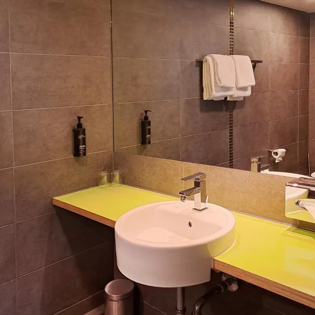 غرفة بريميوم عائلية بسريرين منفصلين وسرير كوين، Select Hotel A1 Bremen 4/4