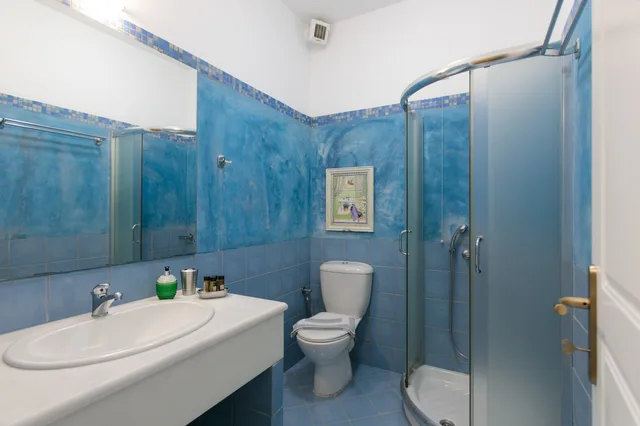 غرفة ثلاثية بسرير كينج مع أريكة، Margaritari Hotel 7/8