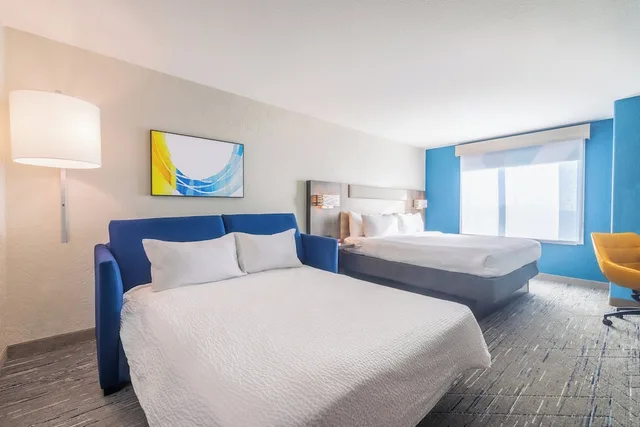 جناح بسرير كينج لذوي الإعاقة، Holiday Inn Express Hotel Suites Kansas City Airport 2/4
