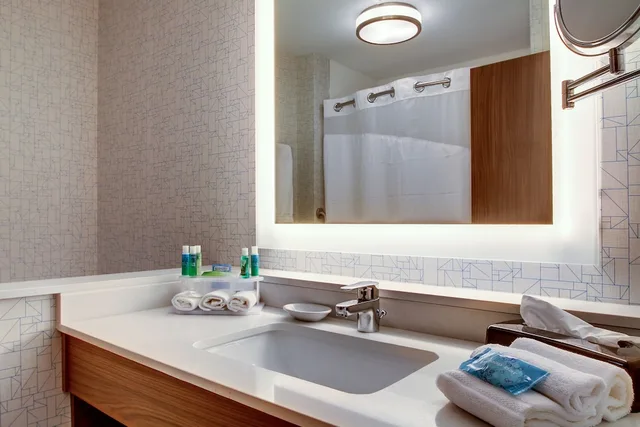 غرفة قياسية بسرير فردي، Holiday Inn Express & Suites GALESBURG 8/8