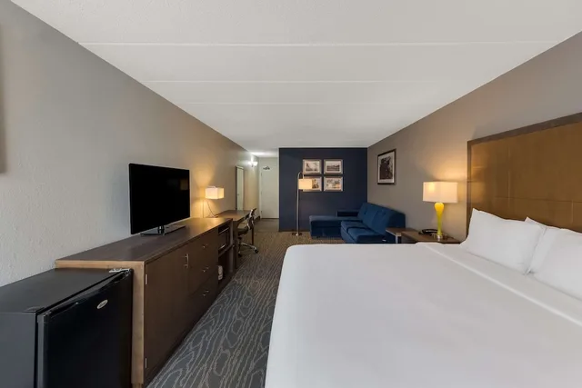 جناح بسرير كينج، Comfort Inn & Suites Tipp City Dayton North I-75 1/2