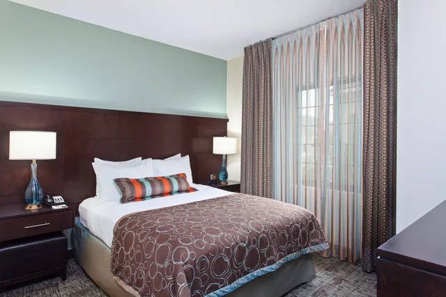 جناح بسرير مزدوج لذوي الإعاقة، Staybridge Suites Irvine East/Lake Forest 1/2