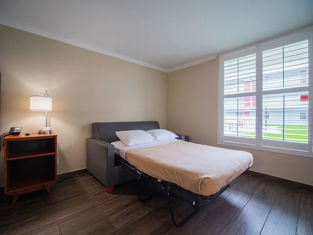 غرفة قياسية بسرير كينج، Equus Inn Ocala 3/8