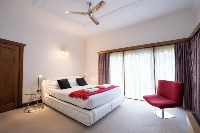 York House, 2 Queen and Twin Beds، Sovereign Park Motor Inn 1/7