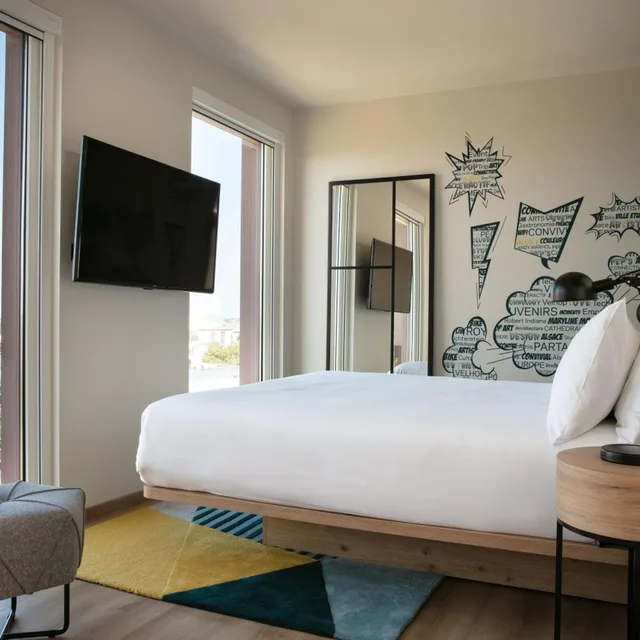Room, King Bed, City and Cathedral View، Aloft Strasbourg Etoile 3/10