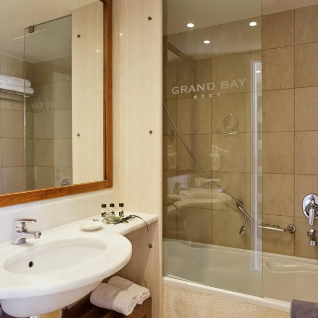 Junior Suite, Sea Front، GRAND BAY BEACH RESORT KOLYMBARI 7/9