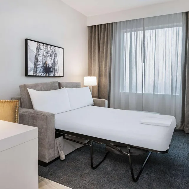 جناح بسريرين كوين بغرفتين مع أريكة لذوي الإعاقة، Embassy Suites By Hilton Houston West - Katy 4/7