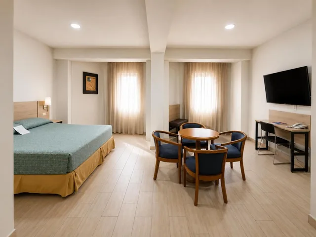 جناح جونيور، Hotel Son Mar Monterrey Centro 2/2