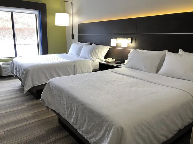 غرفة قياسية بسريرين كوين، Holiday Inn Express Hotel & Suites Newton Sparta 1/9