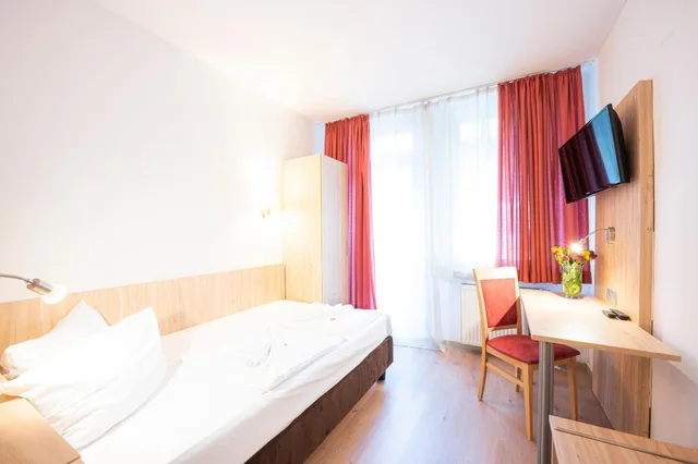 غرفة مفردة، Hotel Astoria Am Urachplatz 5/20