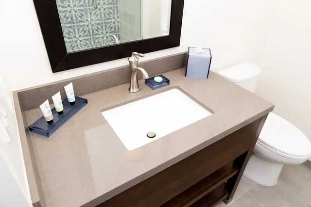 غرفة قياسية بسرير كينج، La Playa Inn Santa Barbara 3/5