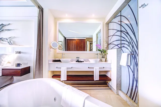 Diamond Club, Junior Suite, Luxury, 2 Queen Beds, Ocean View, Sofa، Royalton Negril, An Autograph Collection All-Inclusive Resort 4/4