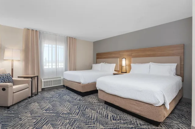 جناح بسرير كوين، Candlewood Suites La Crosse 2/2