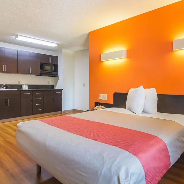 جناح بسرير كوين، Motel6 Jonesboro, GA 2/4