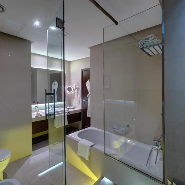 2 Bedrooms, Family Suite, The 72 Hotel 9/10