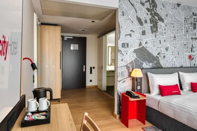 غرفة بسرير كوين لذوي الإعاقة، IntercityHotel Wiesbaden 2/4