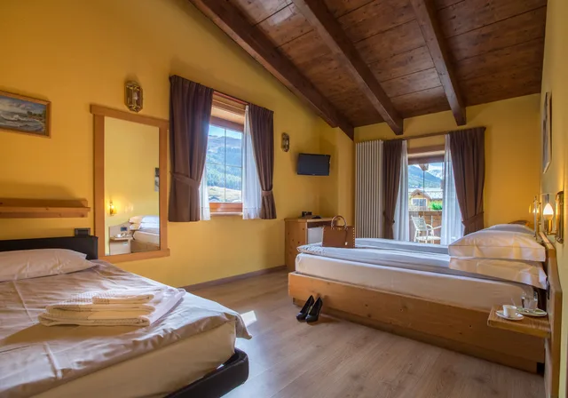 غرفة ثلاثية بسرير كوين مع أريكة، Angelica Hotel 2/10