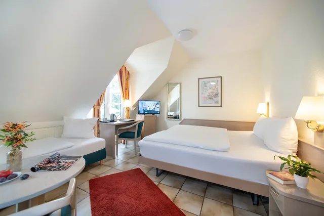 غرفة ثلاثية بسرير مزدوج وسرير فردي، UNO Hotel Posthof Saarlouis 2/8