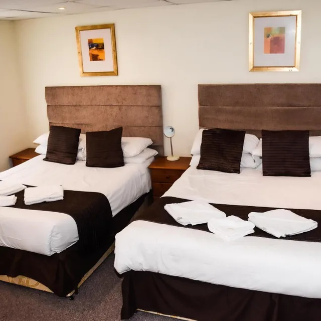 غرفة رباعية بحوض استحمام، Stuart Hotel 5/10